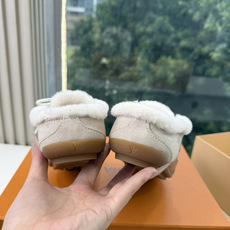 G000所见即所得秀场上推出的 LV Footprint Soccer 芭蕾运动鞋是 Pharrell Williams G000所见即所得秀场上推出的 LV Footprint Soccer 芭蕾运动鞋是 Pharrell Williams