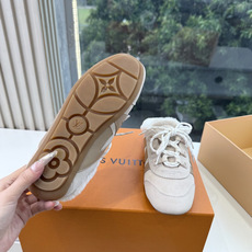 G000所见即所得秀场上推出的 LV Footprint Soccer 芭蕾运动鞋是 Pharrell Williams G000所见即所得秀场上推出的 LV Footprint Soccer 芭蕾运动鞋是 Pharrell Williams