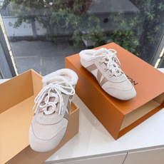 G000所见即所得秀场上推出的 LV Footprint Soccer 芭蕾运动鞋是 Pharrell Williams G000所见即所得秀场上推出的 LV Footprint Soccer 芭蕾运动鞋是 Pharrell Williams