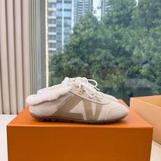 G000所见即所得秀场上推出的 LV Footprint Soccer 芭蕾运动鞋是 Pharrell Williams G000所见即所得秀场上推出的 LV Footprint Soccer 芭蕾运动鞋是 Pharrell Williams