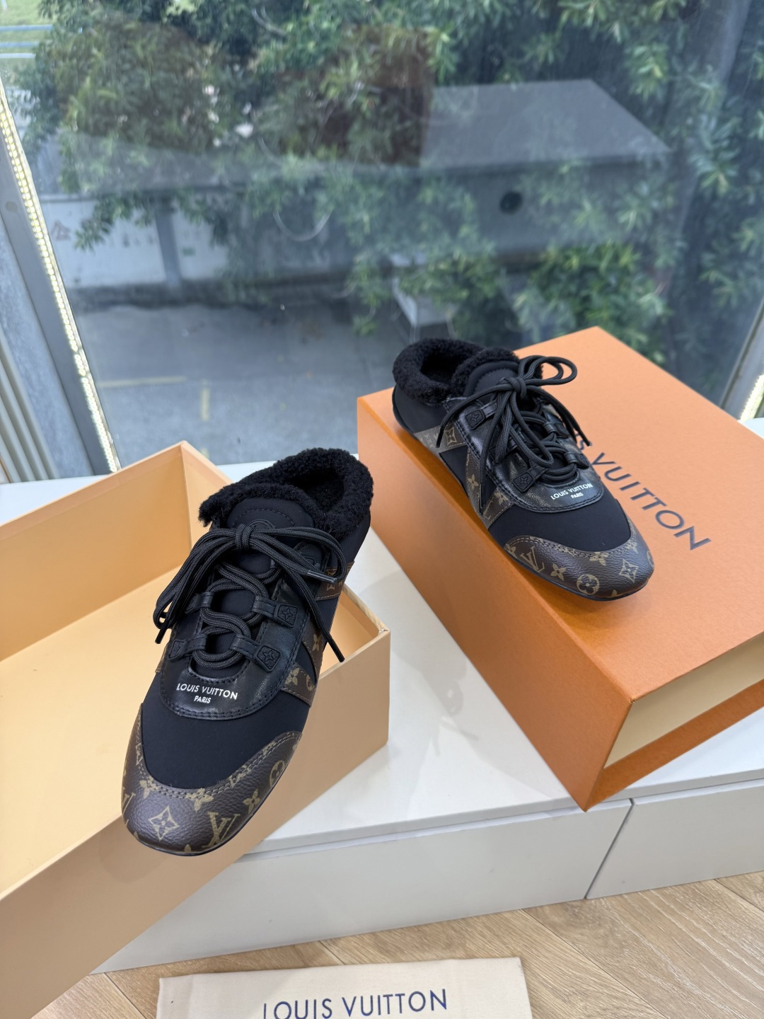 G000所见即所得秀场上推出的 LV Footprint Soccer 芭蕾运动鞋是 Pharrell Williams G000所见即所得秀场上推出的 LV Footprint Soccer 芭蕾运动鞋是 Pharrell Williams