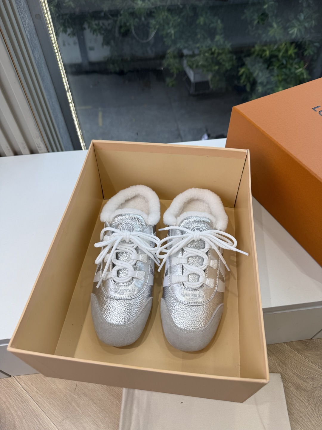 G000所见即所得秀场上推出的 LV Footprint Soccer 芭蕾运动鞋是 Pharrell Williams G000所见即所得秀场上推出的 LV Footprint Soccer 芭蕾运动鞋是 Pharrell Williams