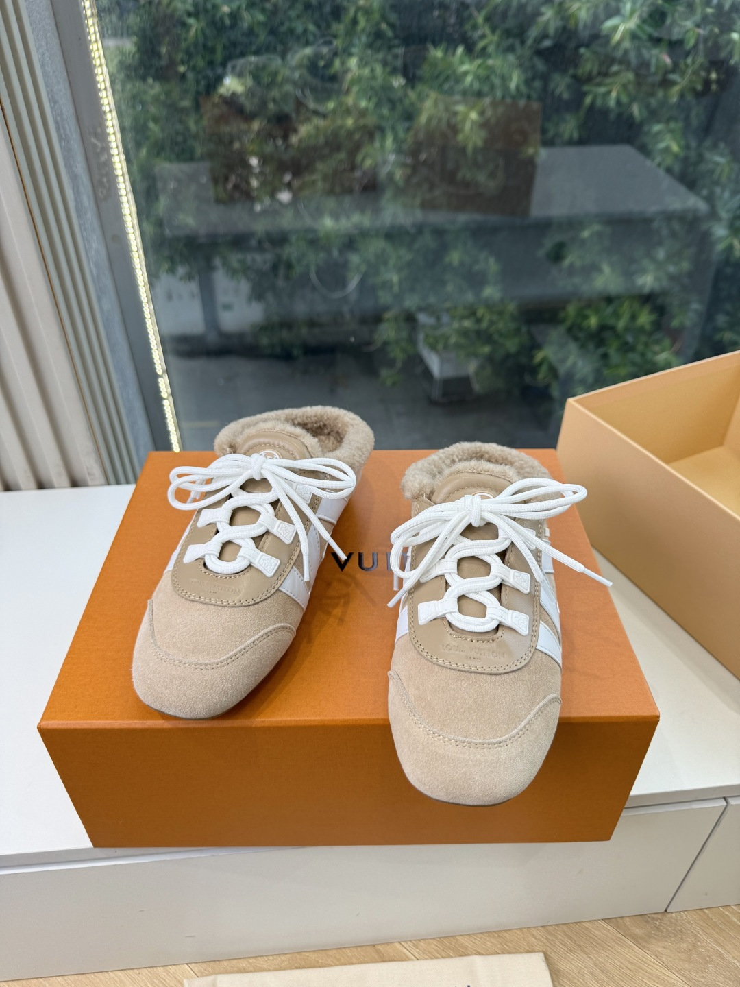G000所见即所得秀场上推出的 LV Footprint Soccer 芭蕾运动鞋是 Pharrell Williams G000所见即所得秀场上推出的 LV Footprint Soccer 芭蕾运动鞋是 Pharrell Williams