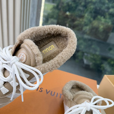 G000所见即所得秀场上推出的 LV Footprint Soccer 芭蕾运动鞋是 Pharrell Williams G000所见即所得秀场上推出的 LV Footprint Soccer 芭蕾运动鞋是 Pharrell Williams