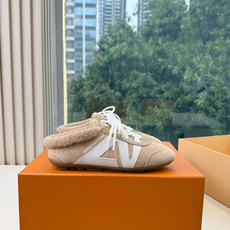 G000所见即所得秀场上推出的 LV Footprint Soccer 芭蕾运动鞋是 Pharrell Williams G000所见即所得秀场上推出的 LV Footprint Soccer 芭蕾运动鞋是 Pharrell Williams