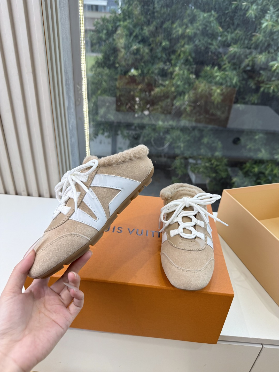 G000所见即所得秀场上推出的 LV Footprint Soccer 芭蕾运动鞋是 Pharrell Williams G000所见即所得秀场上推出的 LV Footprint Soccer 芭蕾运动鞋是 Pharrell Williams