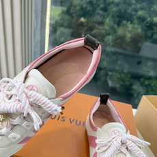 G000所见即所得秀场上推出的 LV Footprint Soccer 芭蕾运动鞋是 Pharrell Williams G000所见即所得秀场上推出的 LV Footprint Soccer 芭蕾运动鞋是 Pharrell Williams