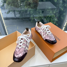 G000所见即所得秀场上推出的 LV Footprint Soccer 芭蕾运动鞋是 Pharrell Williams G000所见即所得秀场上推出的 LV Footprint Soccer 芭蕾运动鞋是 Pharrell Williams