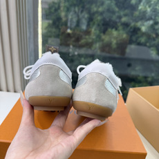G000所见即所得秀场上推出的 LV Footprint Soccer 芭蕾运动鞋是 Pharrell Williams G000所见即所得秀场上推出的 LV Footprint Soccer 芭蕾运动鞋是 Pharrell Williams