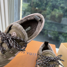 G000所见即所得秀场上推出的 LV Footprint Soccer 芭蕾运动鞋是 Pharrell Williams G000所见即所得秀场上推出的 LV Footprint Soccer 芭蕾运动鞋是 Pharrell Williams