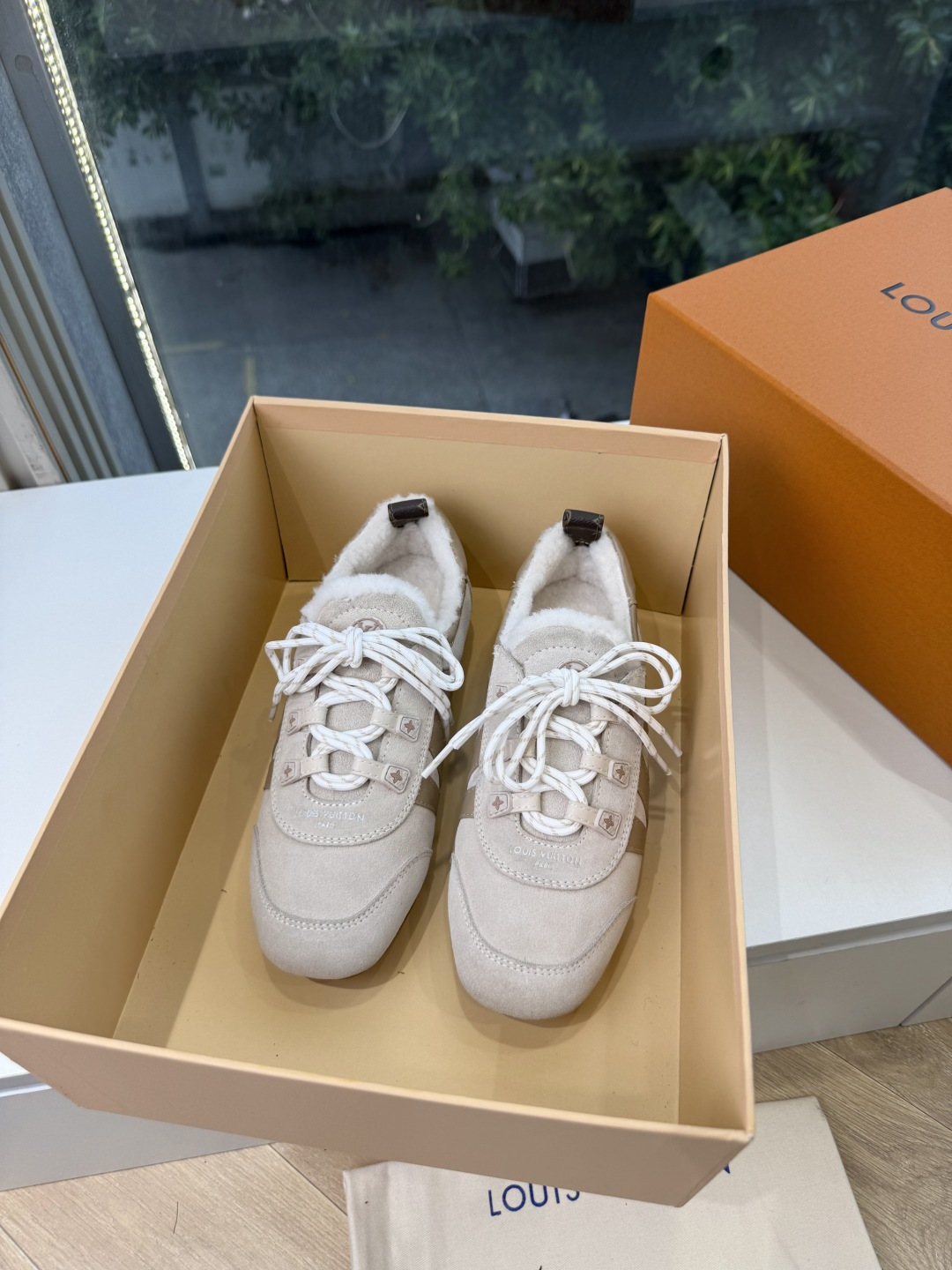 G000所见即所得秀场上推出的 LV Footprint Soccer 芭蕾运动鞋是 Pharrell Williams G000所见即所得秀场上推出的 LV Footprint Soccer 芭蕾运动鞋是 Pharrell Williams