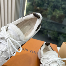 G000所见即所得秀场上推出的 LV Footprint Soccer 芭蕾运动鞋是 Pharrell Williams G000所见即所得秀场上推出的 LV Footprint Soccer 芭蕾运动鞋是 Pharrell Williams