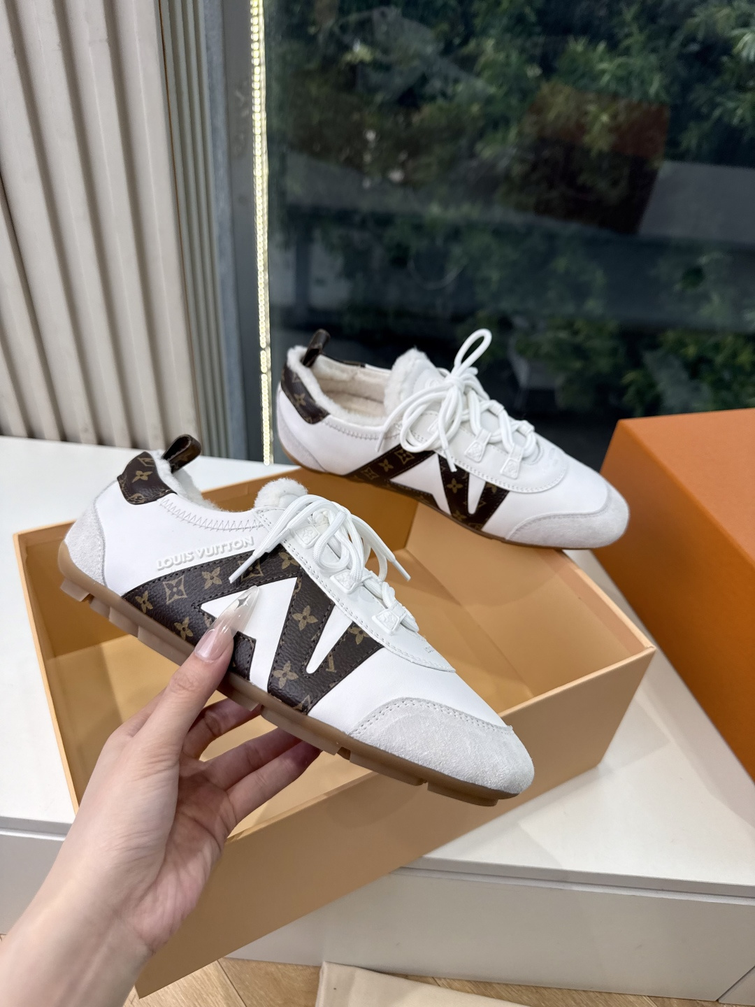 G000所见即所得秀场上推出的 LV Footprint Soccer 芭蕾运动鞋是 Pharrell Williams G000所见即所得秀场上推出的 LV Footprint Soccer 芭蕾运动鞋是 Pharrell Williams