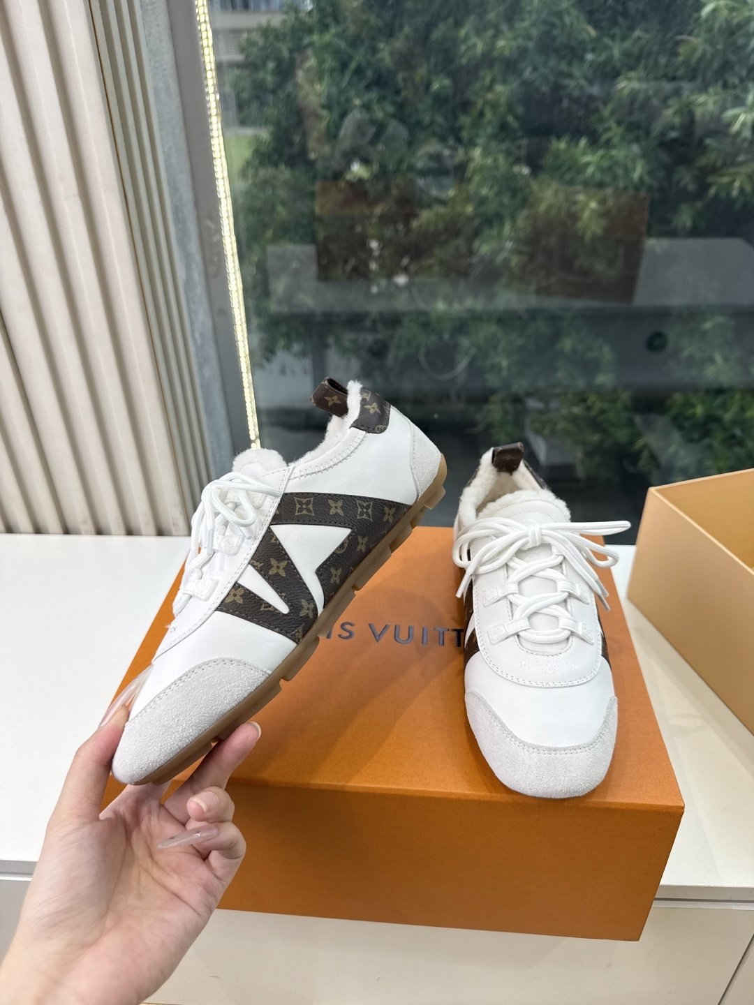 G000所见即所得秀场上推出的 LV Footprint Soccer 芭蕾运动鞋是 Pharrell Williams G000所见即所得秀场上推出的 LV Footprint Soccer 芭蕾运动鞋是 Pharrell Williams