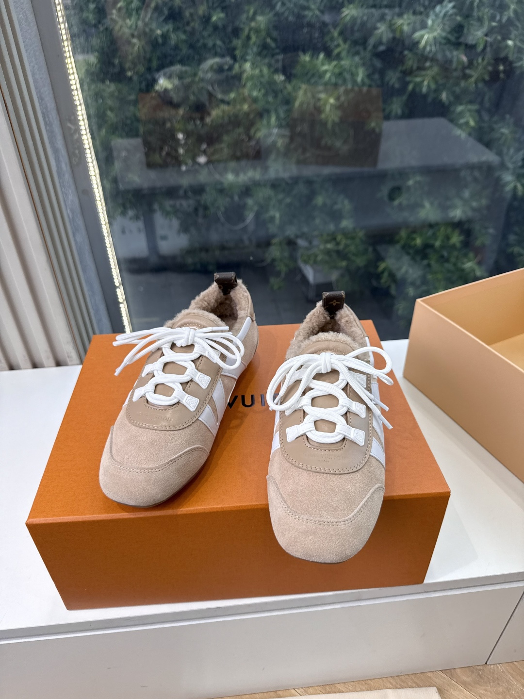 G000所见即所得秀场上推出的 LV Footprint Soccer 芭蕾运动鞋是 Pharrell Williams G000所见即所得秀场上推出的 LV Footprint Soccer 芭蕾运动鞋是 Pharrell Williams