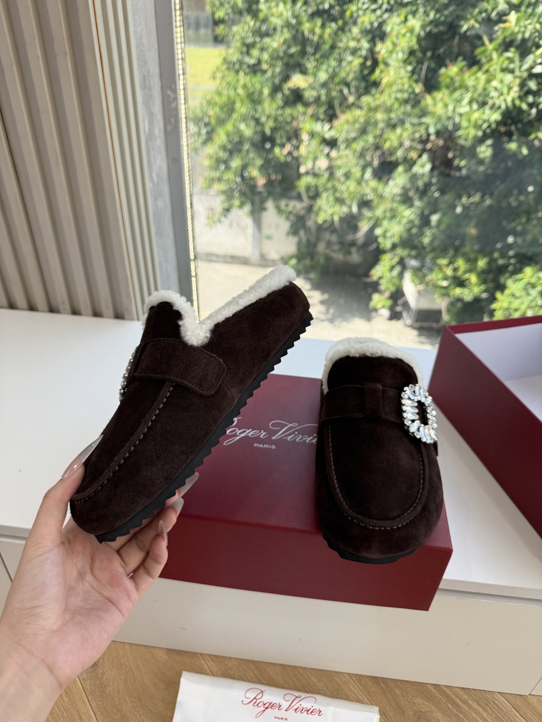 G021所见即所得Roger Vivier/ RV新品雪地靴对是你鞋柜中不可缺少的时髦担当融合了复古与现代的元素鞋面上那