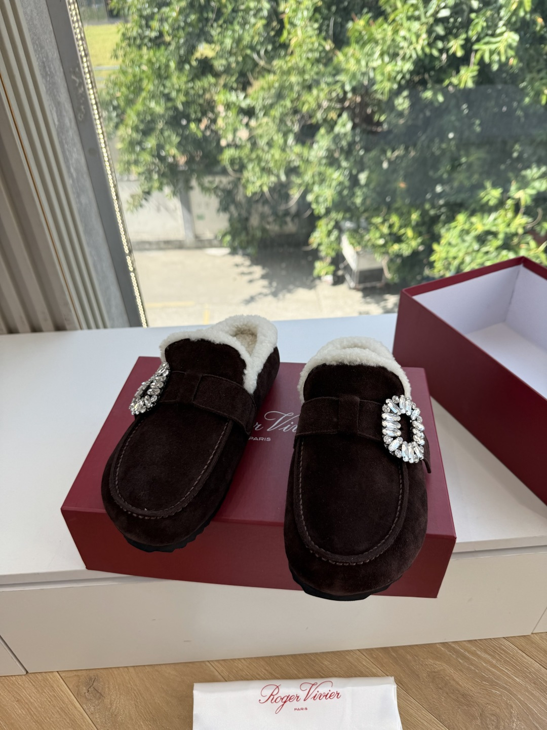 G021所见即所得Roger Vivier/ RV新品雪地靴对是你鞋柜中不可缺少的时髦担当融合了复古与现代的元素鞋面上那