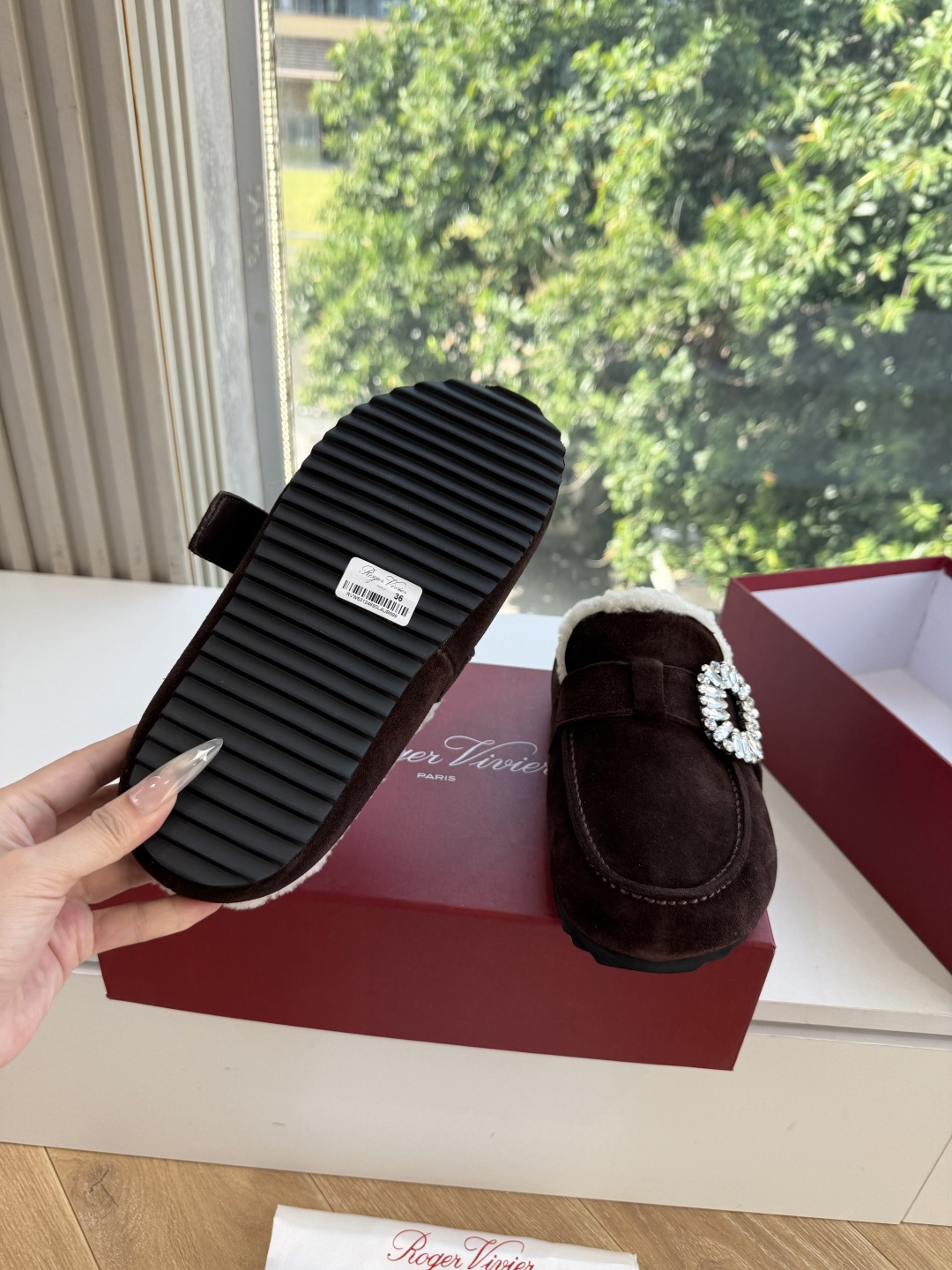 G021所见即所得Roger Vivier/ RV新品雪地靴对是你鞋柜中不可缺少的时髦担当融合了复古与现代的元素鞋面上那