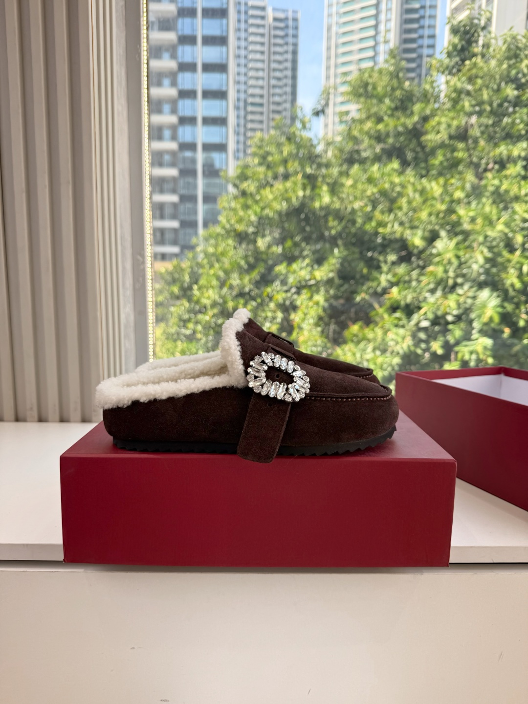 G021所见即所得Roger Vivier/ RV新品雪地靴对是你鞋柜中不可缺少的时髦担当融合了复古与现代的元素鞋面上那