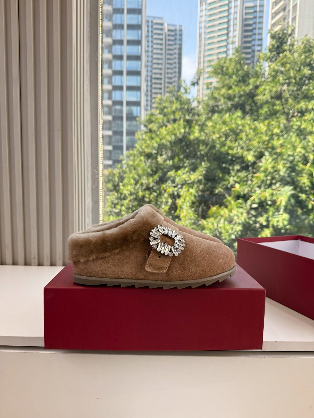 G021所见即所得Roger Vivier/ RV新品雪地靴对是你鞋柜中不可缺少的时髦担当融合了复古与现代的元素鞋面上那