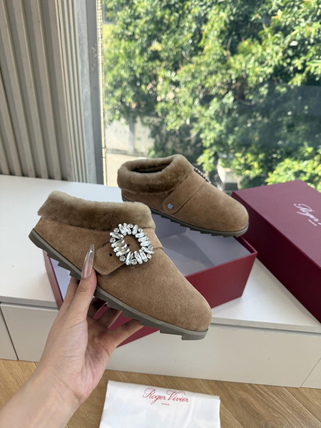 G021所见即所得Roger Vivier/ RV新品雪地靴对是你鞋柜中不可缺少的时髦担当融合了复古与现代的元素鞋面上那