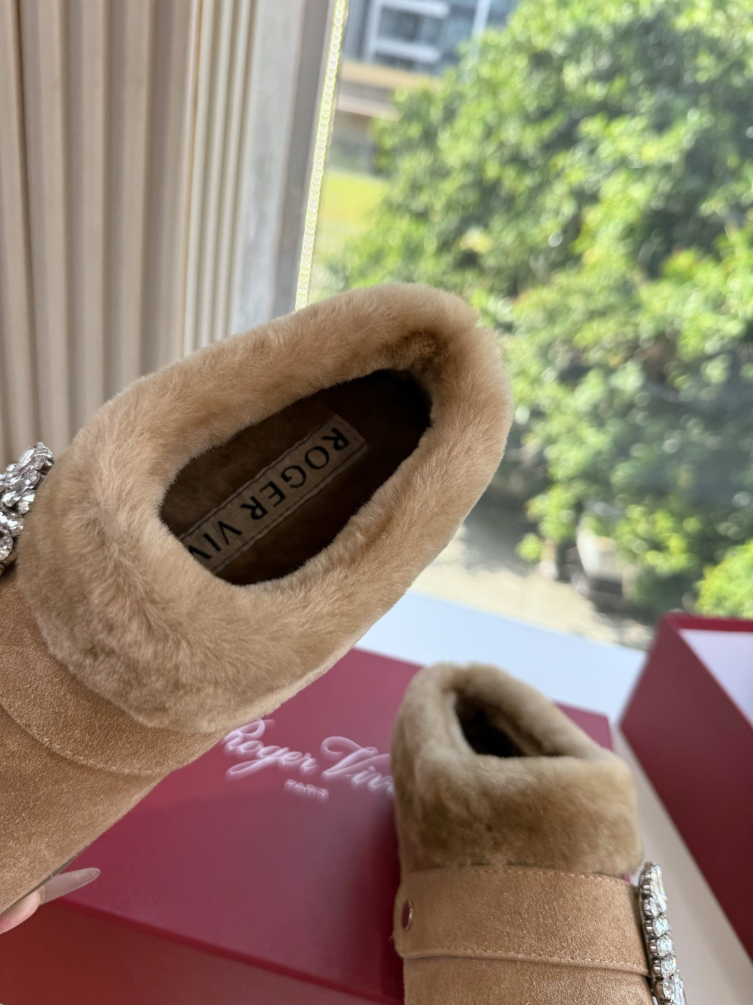 G021所见即所得Roger Vivier/ RV新品雪地靴对是你鞋柜中不可缺少的时髦担当融合了复古与现代的元素鞋面上那