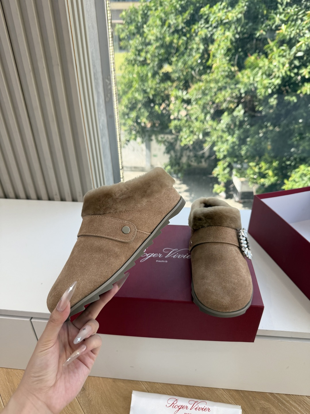 G021所见即所得Roger Vivier/ RV新品雪地靴对是你鞋柜中不可缺少的时髦担当融合了复古与现代的元素鞋面上那