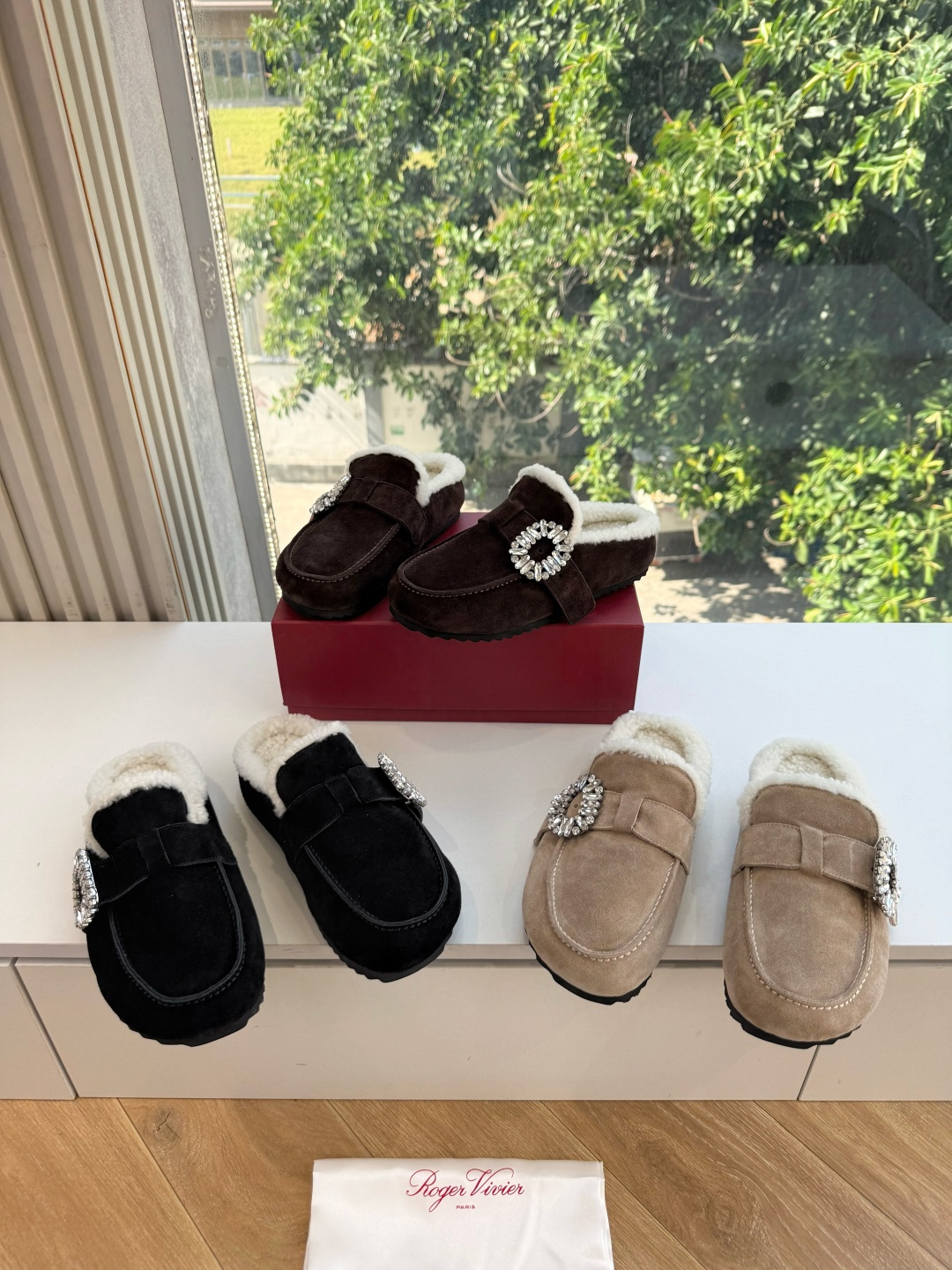 G021所见即所得Roger Vivier/ RV新品雪地靴对是你鞋柜中不可缺少的时髦担当融合了复古与现代的元素鞋面上那