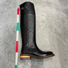 G588Miu Mi*新款复古做旧搭扣高筒过膝靴骑士靴 自带松弛复古文艺氛围感,利落圆靴型搭配折边设计,金属搭扣点缀恰到 G588Miu Mi*新款复古做旧搭扣高筒过膝靴骑士靴 自带松弛复古文艺氛围感,利落圆靴型搭配折边设计,金属搭扣点缀恰到
