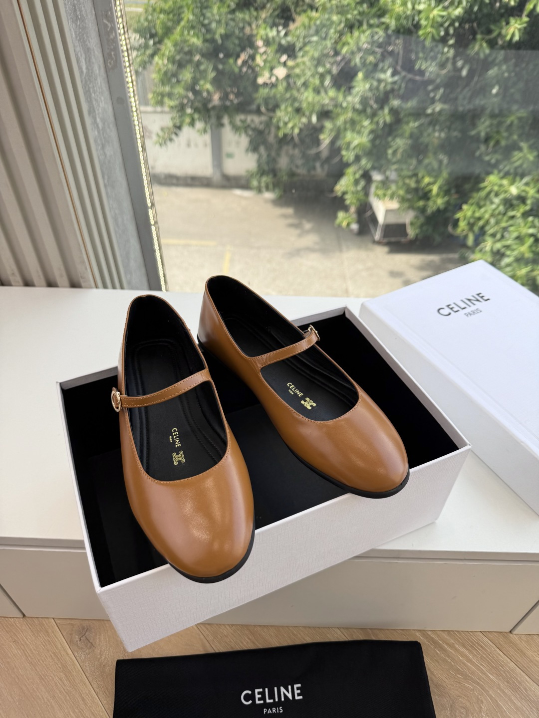 G339CELINE 赛琳 最新 Les系带英塞琳玛丽珍鞋简单舒服，干净利落，增高显腿细，无论是单穿还是搭配阔腿裤，高街