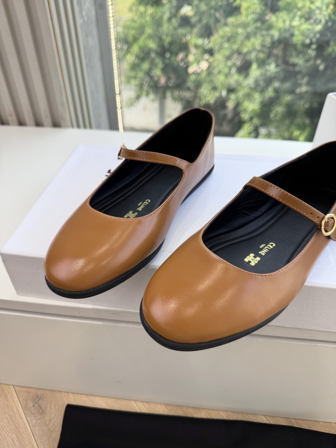 G339CELINE 赛琳 最新 Les系带英塞琳玛丽珍鞋简单舒服，干净利落，增高显腿细，无论是单穿还是搭配阔腿裤，高街
