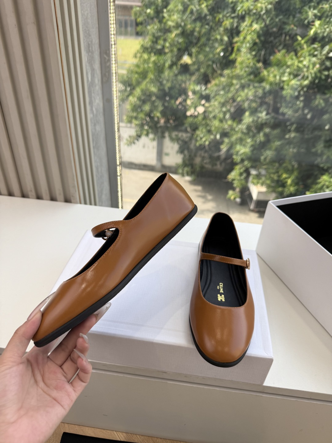 G339CELINE 赛琳 最新 Les系带英塞琳玛丽珍鞋简单舒服，干净利落，增高显腿细，无论是单穿还是搭配阔腿裤，高街