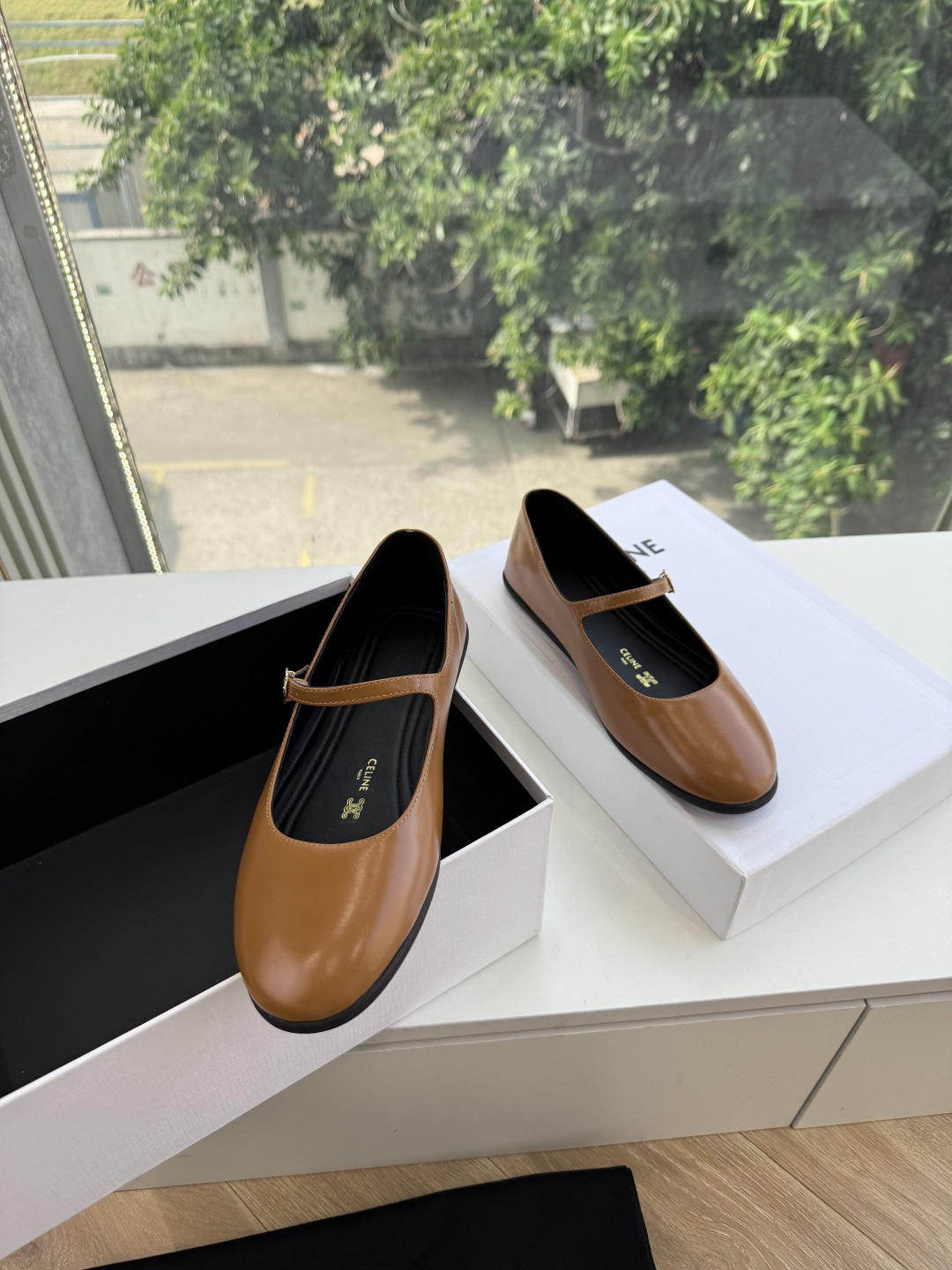 G339CELINE 赛琳 最新 Les系带英塞琳玛丽珍鞋简单舒服，干净利落，增高显腿细，无论是单穿还是搭配阔腿裤，高街