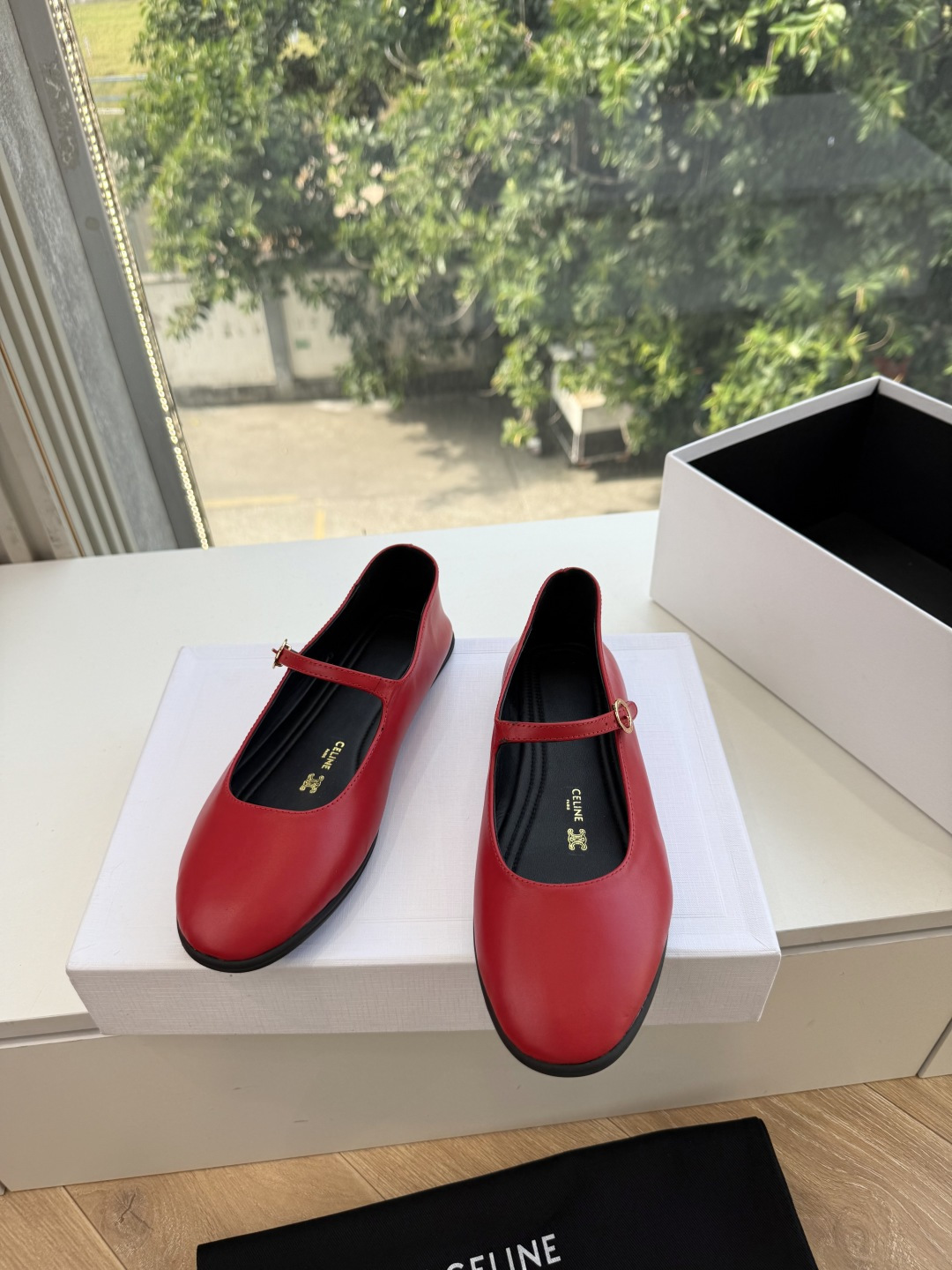 G339CELINE 赛琳 最新 Les系带英塞琳玛丽珍鞋简单舒服，干净利落，增高显腿细，无论是单穿还是搭配阔腿裤，高街