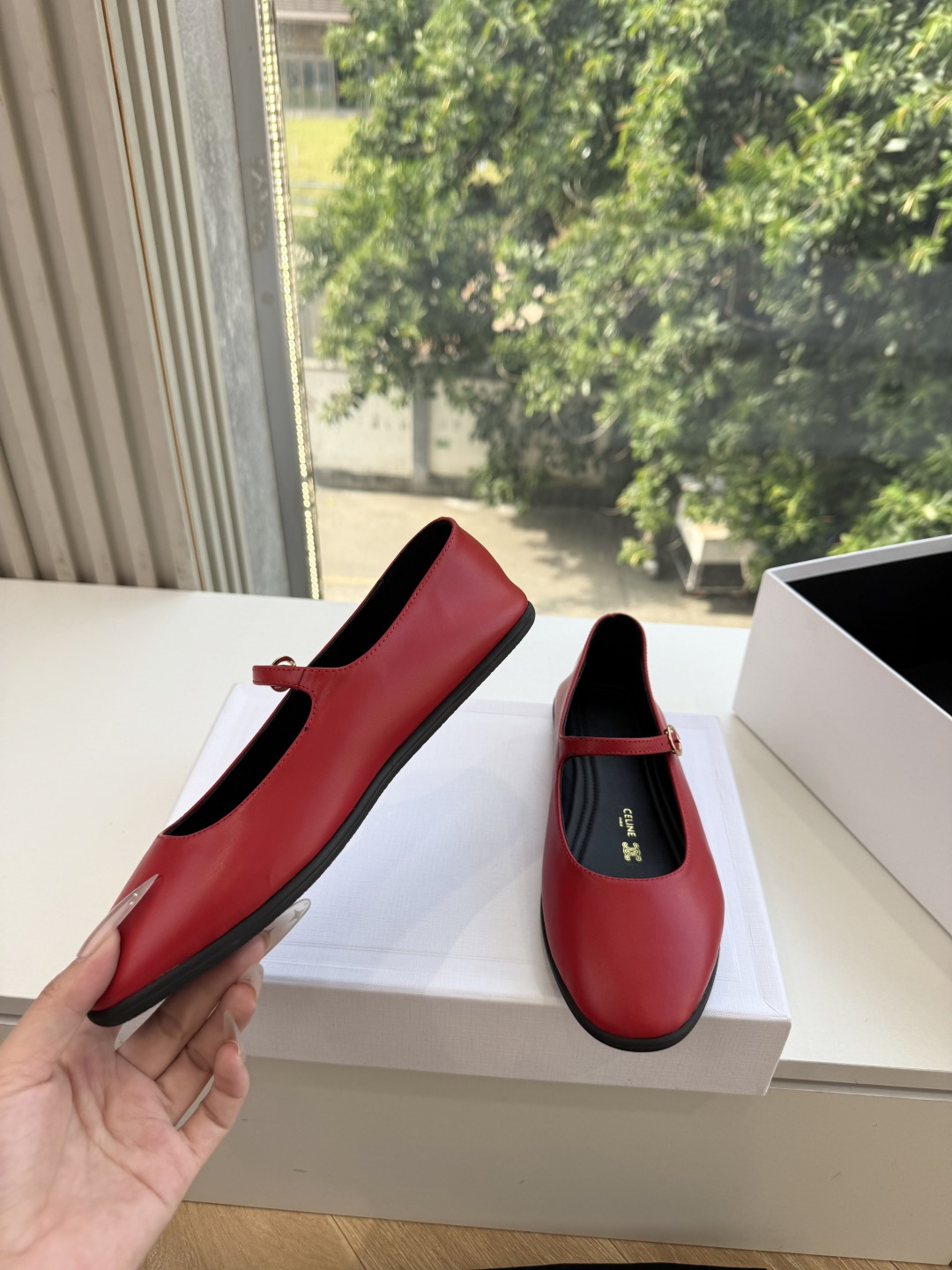 G339CELINE 赛琳 最新 Les系带英塞琳玛丽珍鞋简单舒服，干净利落，增高显腿细，无论是单穿还是搭配阔腿裤，高街