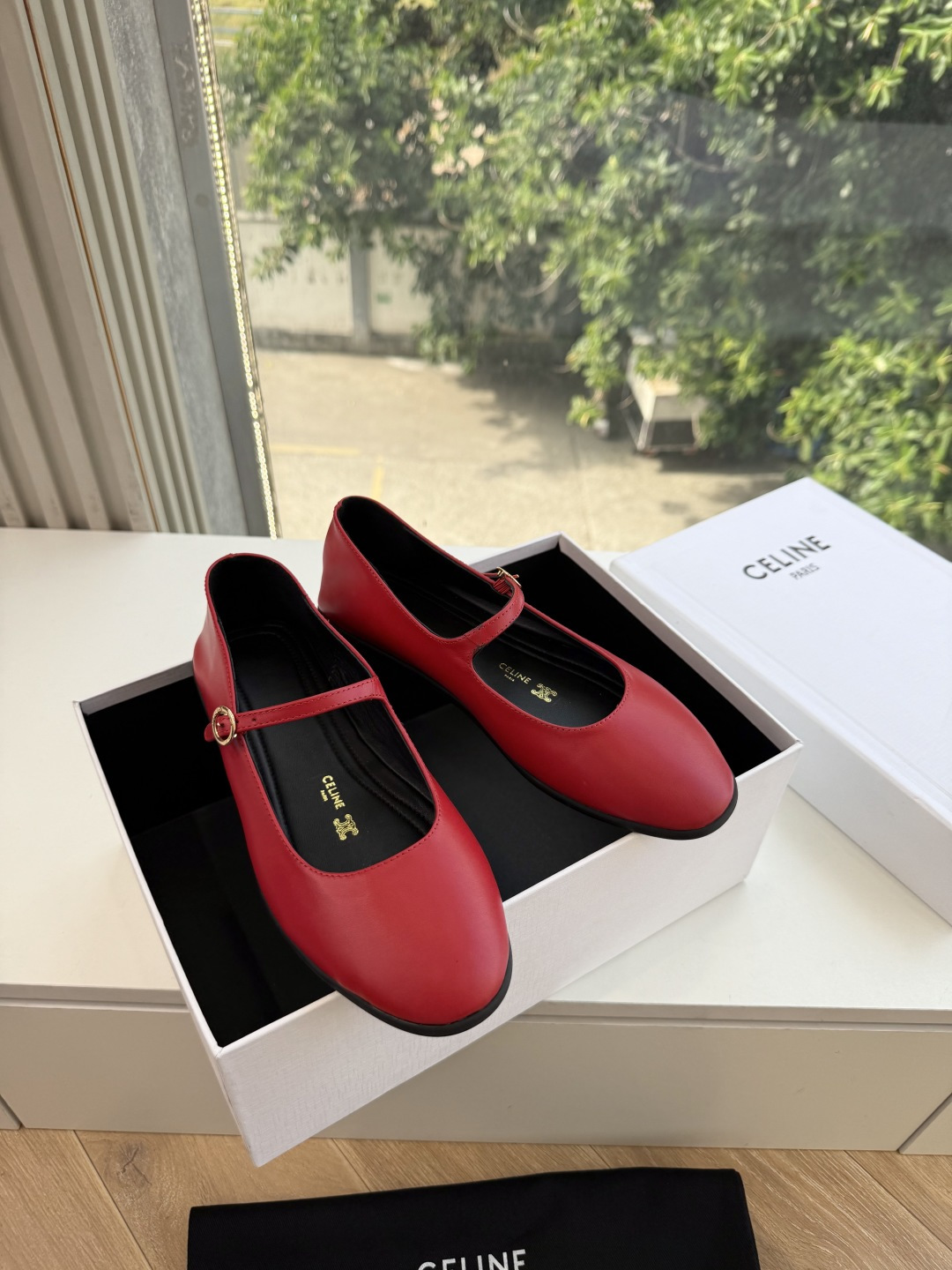 G339CELINE 赛琳 最新 Les系带英塞琳玛丽珍鞋简单舒服，干净利落，增高显腿细，无论是单穿还是搭配阔腿裤，高街