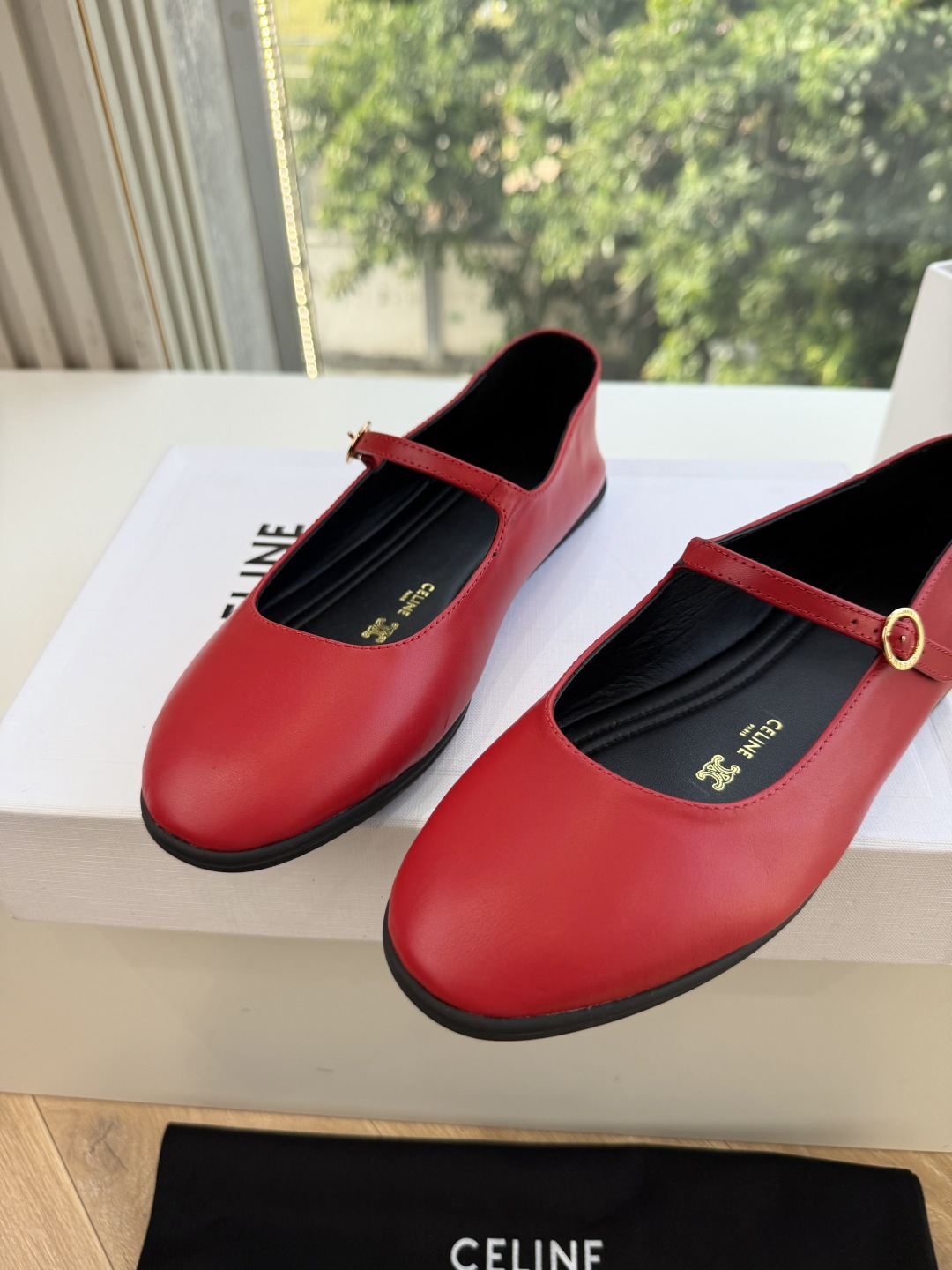 G339CELINE 赛琳 最新 Les系带英塞琳玛丽珍鞋简单舒服，干净利落，增高显腿细，无论是单穿还是搭配阔腿裤，高街