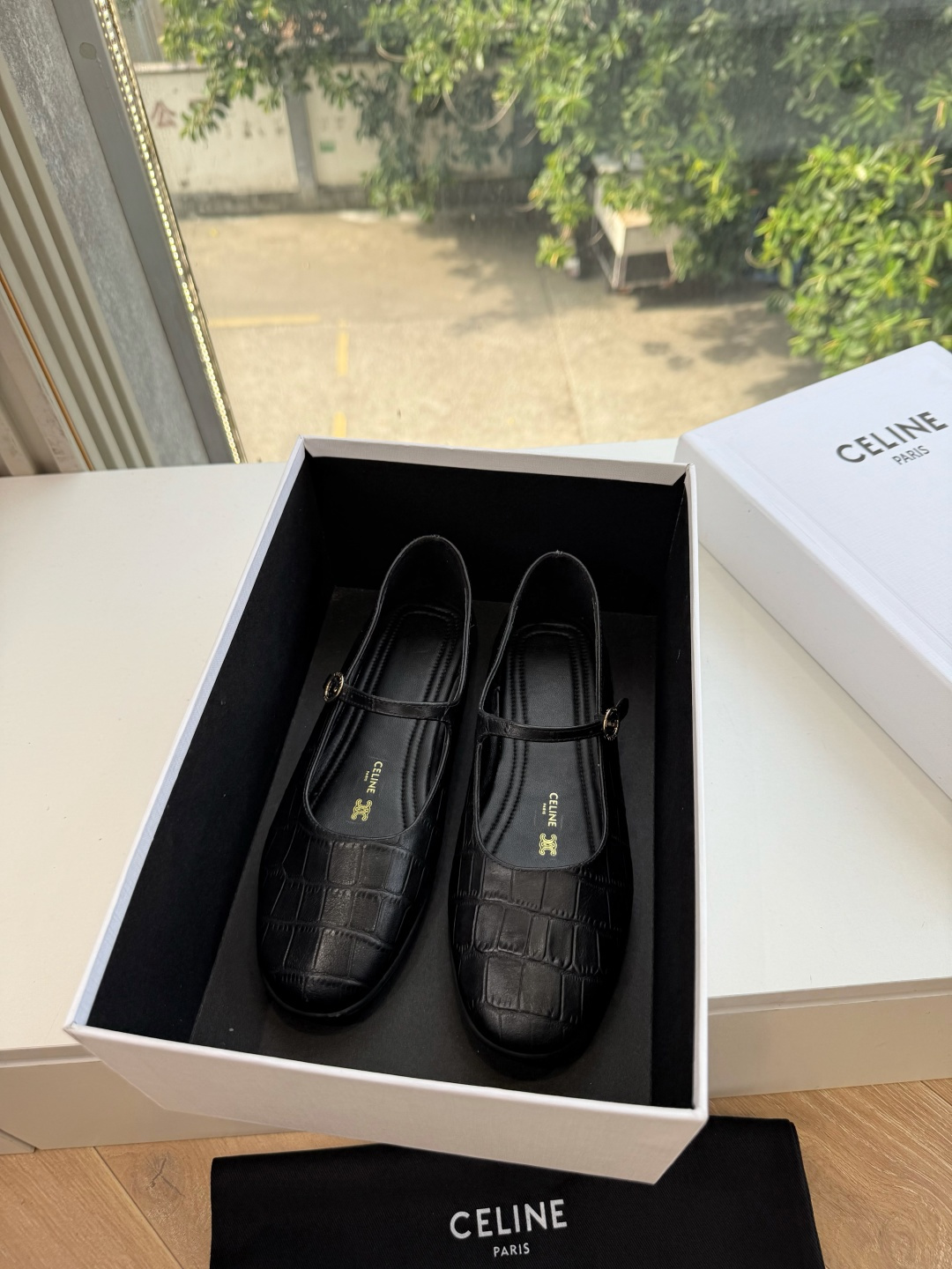 G339CELINE 赛琳 最新 Les系带英塞琳玛丽珍鞋简单舒服，干净利落，增高显腿细，无论是单穿还是搭配阔腿裤，高街