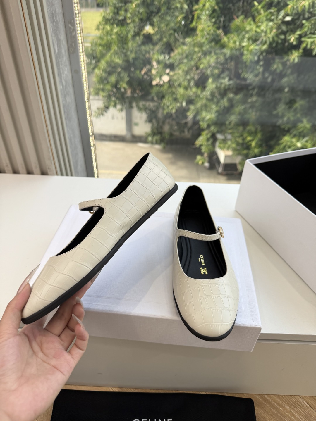 G339CELINE 赛琳 最新 Les系带英塞琳玛丽珍鞋简单舒服，干净利落，增高显腿细，无论是单穿还是搭配阔腿裤，高街