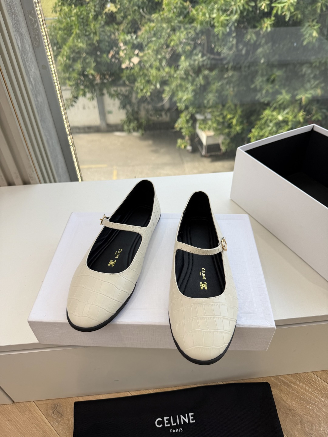 G339CELINE 赛琳 最新 Les系带英塞琳玛丽珍鞋简单舒服，干净利落，增高显腿细，无论是单穿还是搭配阔腿裤，高街
