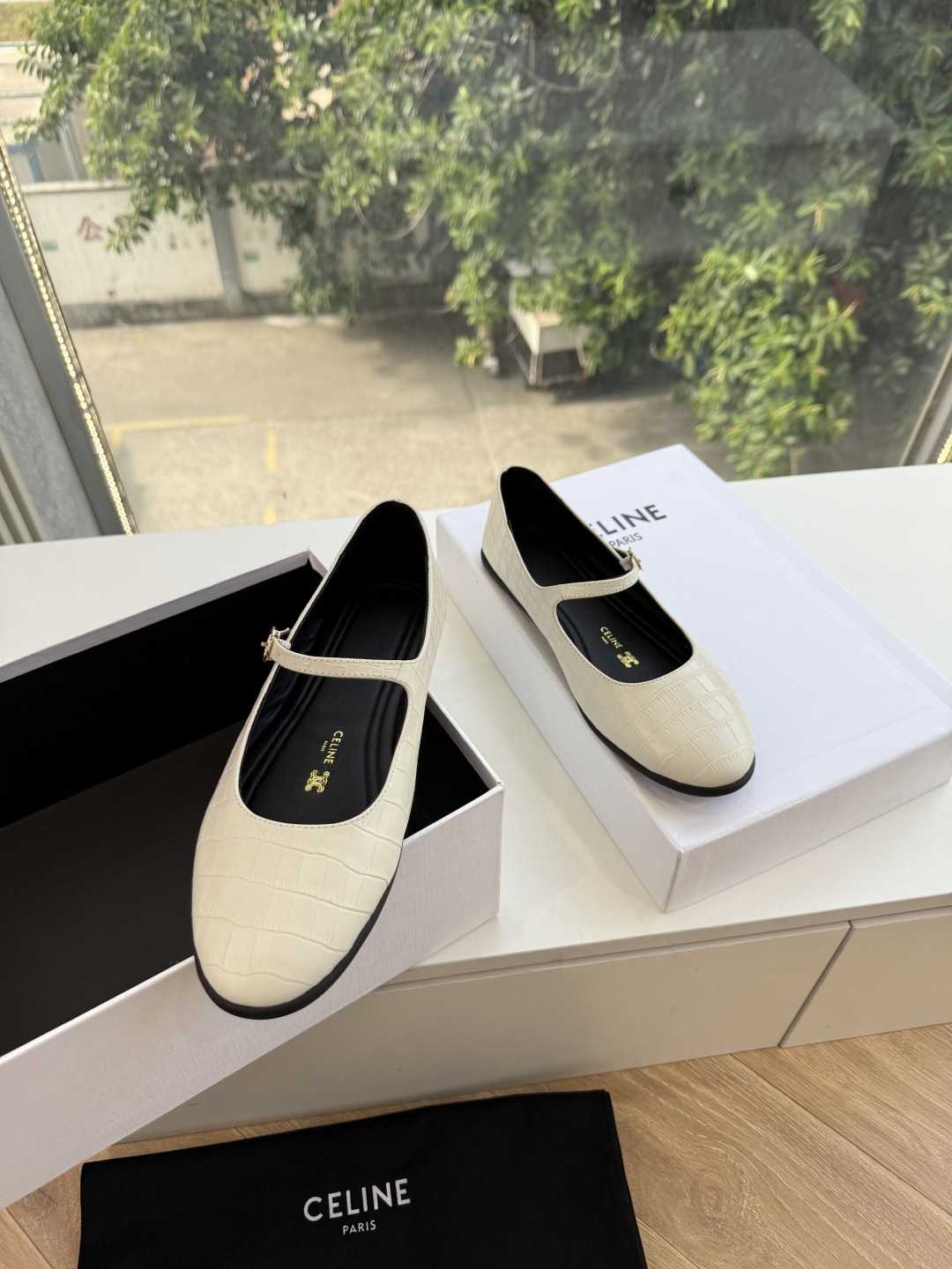 G339CELINE 赛琳 最新 Les系带英塞琳玛丽珍鞋简单舒服，干净利落，增高显腿细，无论是单穿还是搭配阔腿裤，高街