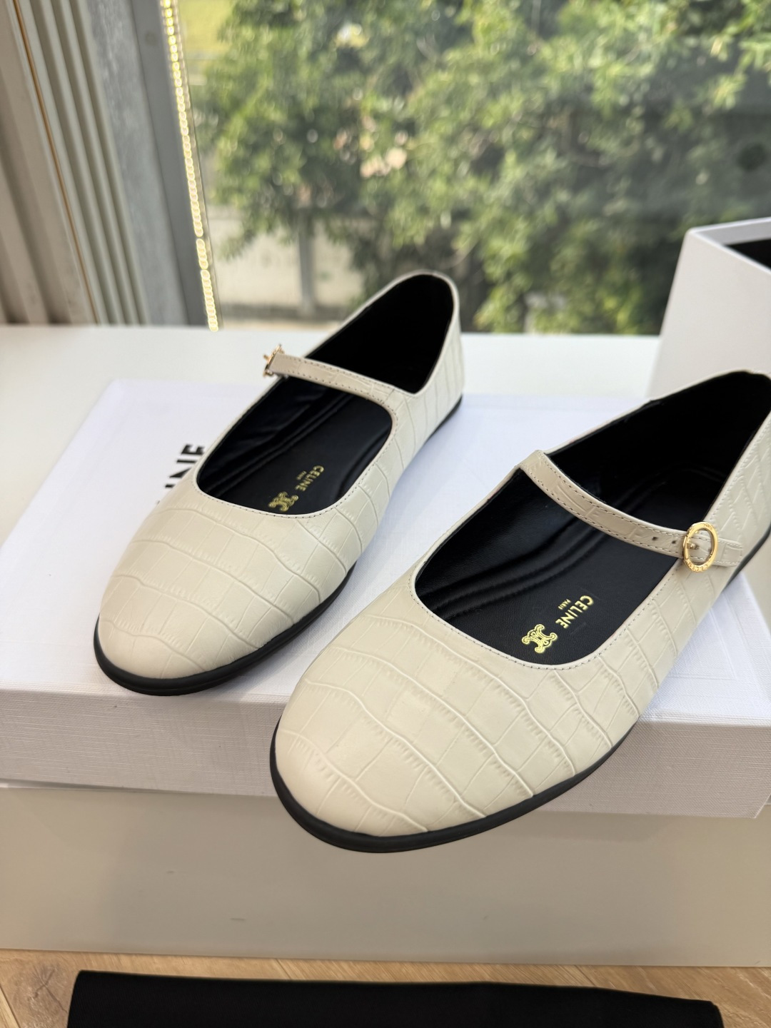 G339CELINE 赛琳 最新 Les系带英塞琳玛丽珍鞋简单舒服，干净利落，增高显腿细，无论是单穿还是搭配阔腿裤，高街