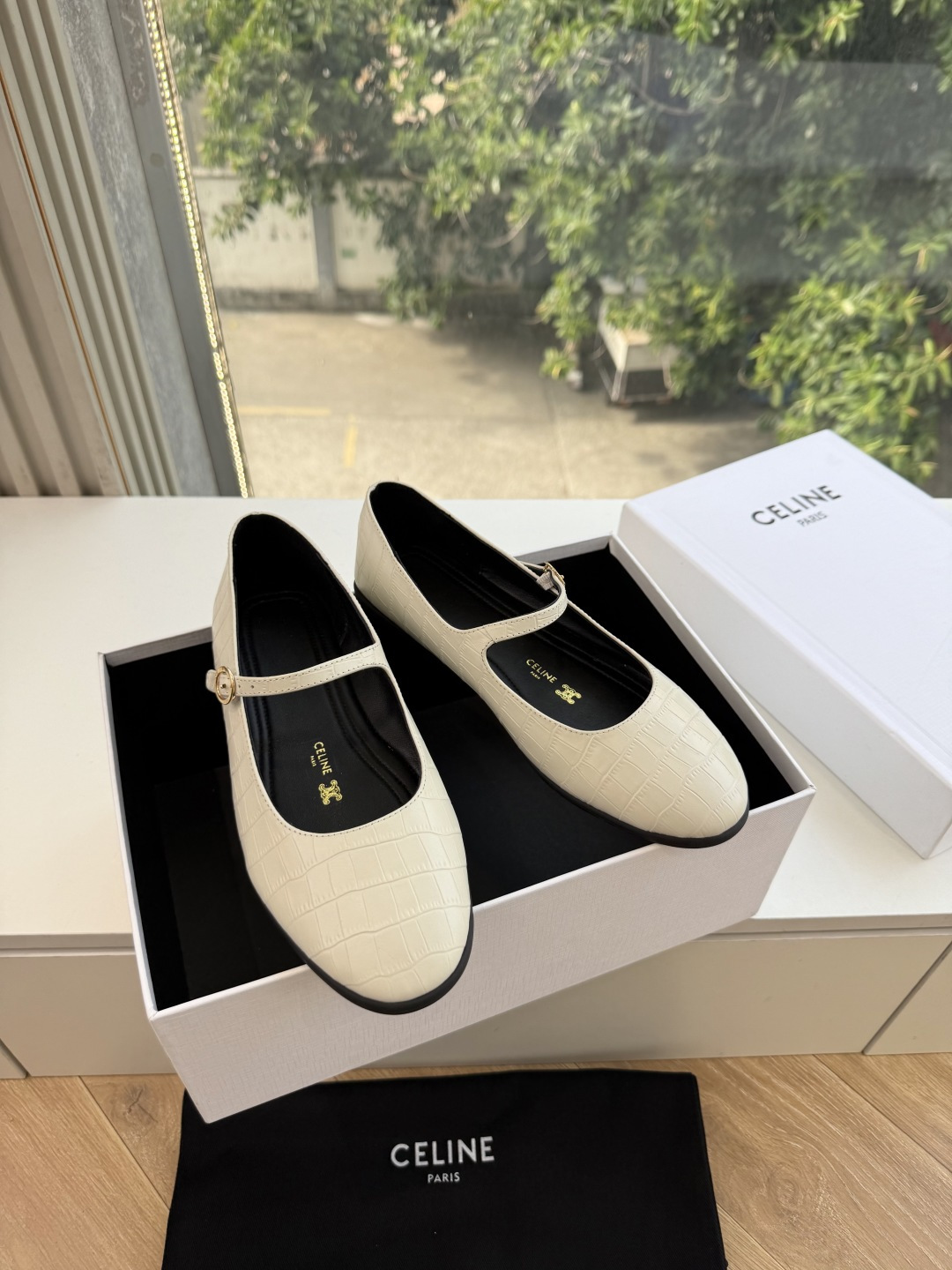 G339CELINE 赛琳 最新 Les系带英塞琳玛丽珍鞋简单舒服，干净利落，增高显腿细，无论是单穿还是搭配阔腿裤，高街