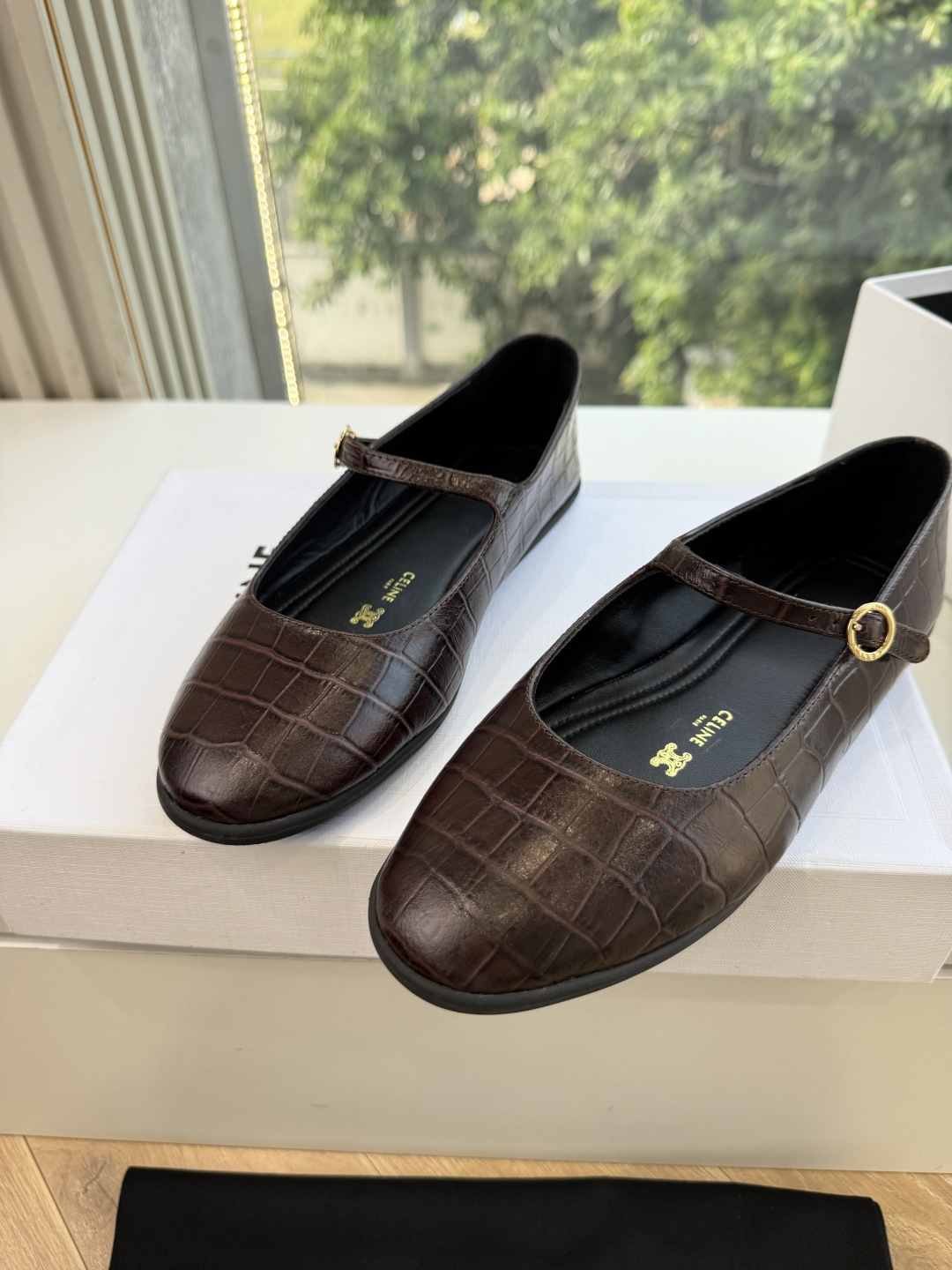 G339CELINE 赛琳 最新 Les系带英塞琳玛丽珍鞋简单舒服，干净利落，增高显腿细，无论是单穿还是搭配阔腿裤，高街