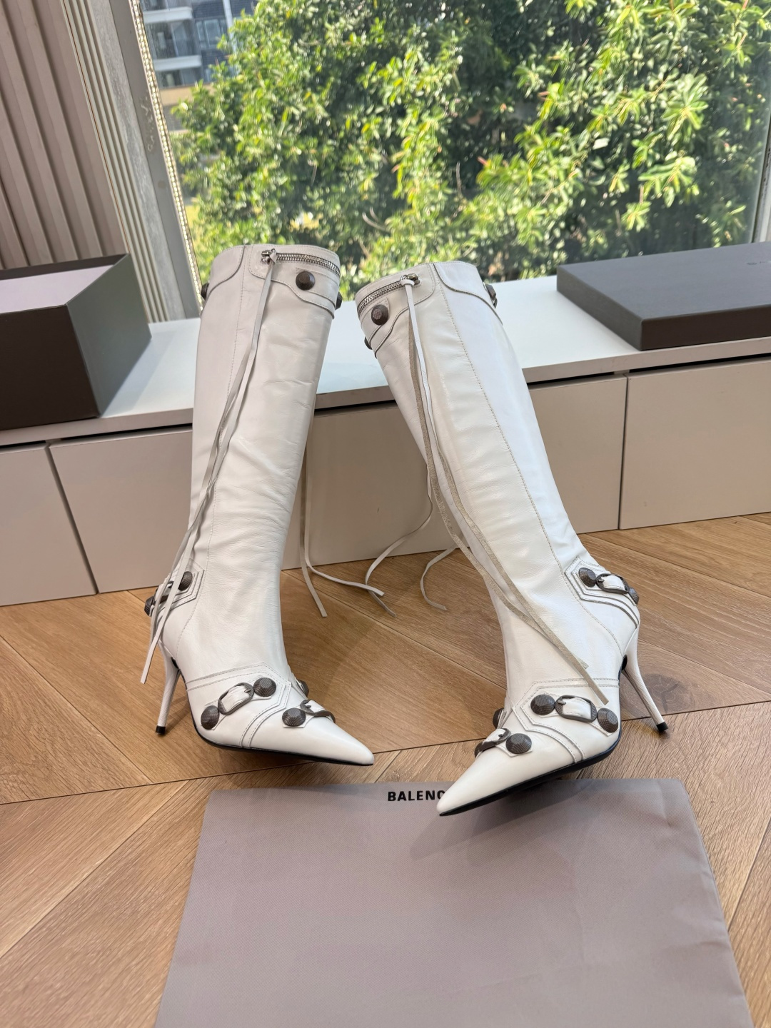 G289Balenciag*巴黎世家尖头切尔西短靴骑士靴酷飒出街，超有个性，独特翻折设计，个性又前卫，金属扣点缀，酷感十