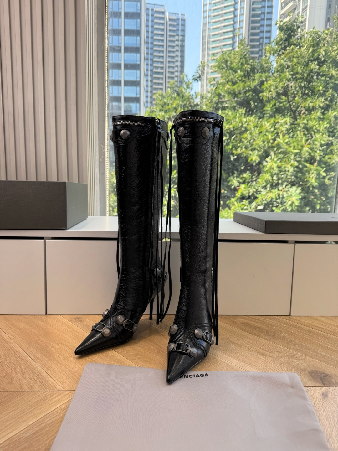 G289Balenciag*巴黎世家尖头切尔西短靴骑士靴酷飒出街,超有个性,独特翻折设计,个性又前卫,金属扣点缀,酷感十 G289Balenciag*巴黎世家尖头切尔西短靴骑士靴酷飒出街,超有个性,独特翻折设计,个性又前卫,金属扣点缀,酷感十