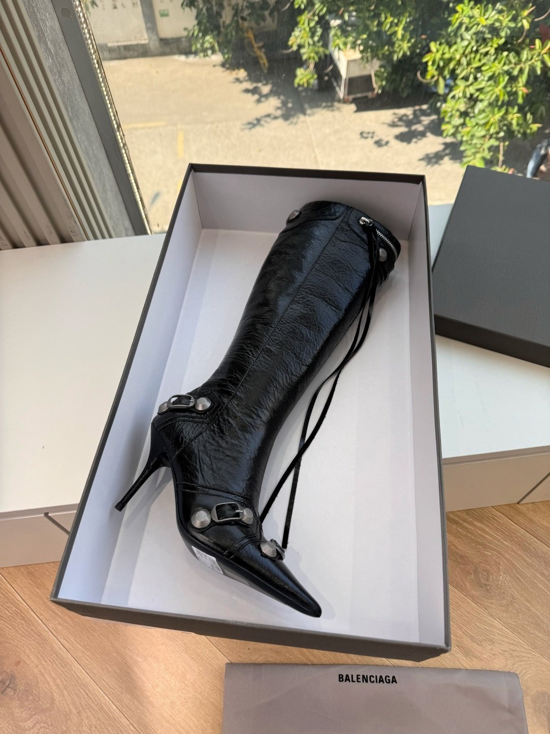 G289Balenciag*巴黎世家尖头切尔西短靴骑士靴酷飒出街,超有个性,独特翻折设计,个性又前卫,金属扣点缀,酷感十 G289Balenciag*巴黎世家尖头切尔西短靴骑士靴酷飒出街,超有个性,独特翻折设计,个性又前卫,金属扣点缀,酷感十