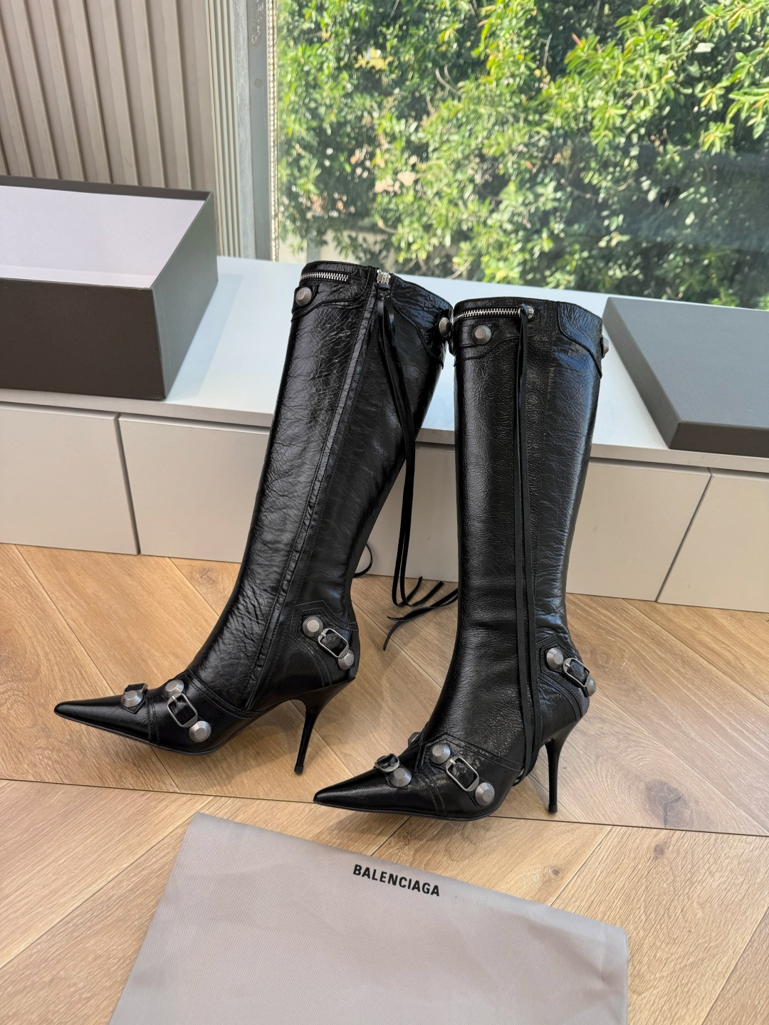 G289Balenciag*巴黎世家尖头切尔西短靴骑士靴酷飒出街,超有个性,独特翻折设计,个性又前卫,金属扣点缀,酷感十 G289Balenciag*巴黎世家尖头切尔西短靴骑士靴酷飒出街,超有个性,独特翻折设计,个性又前卫,金属扣点缀,酷感十