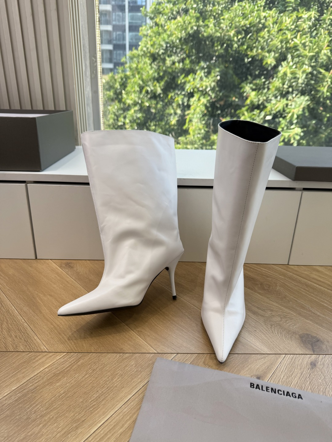 G289Balenciag*巴黎世家尖头切尔西短靴骑士靴酷飒出街,超有个性,独特翻折设计,个性又前卫,金属扣点缀,酷感十 G289Balenciag*巴黎世家尖头切尔西短靴骑士靴酷飒出街,超有个性,独特翻折设计,个性又前卫,金属扣点缀,酷感十