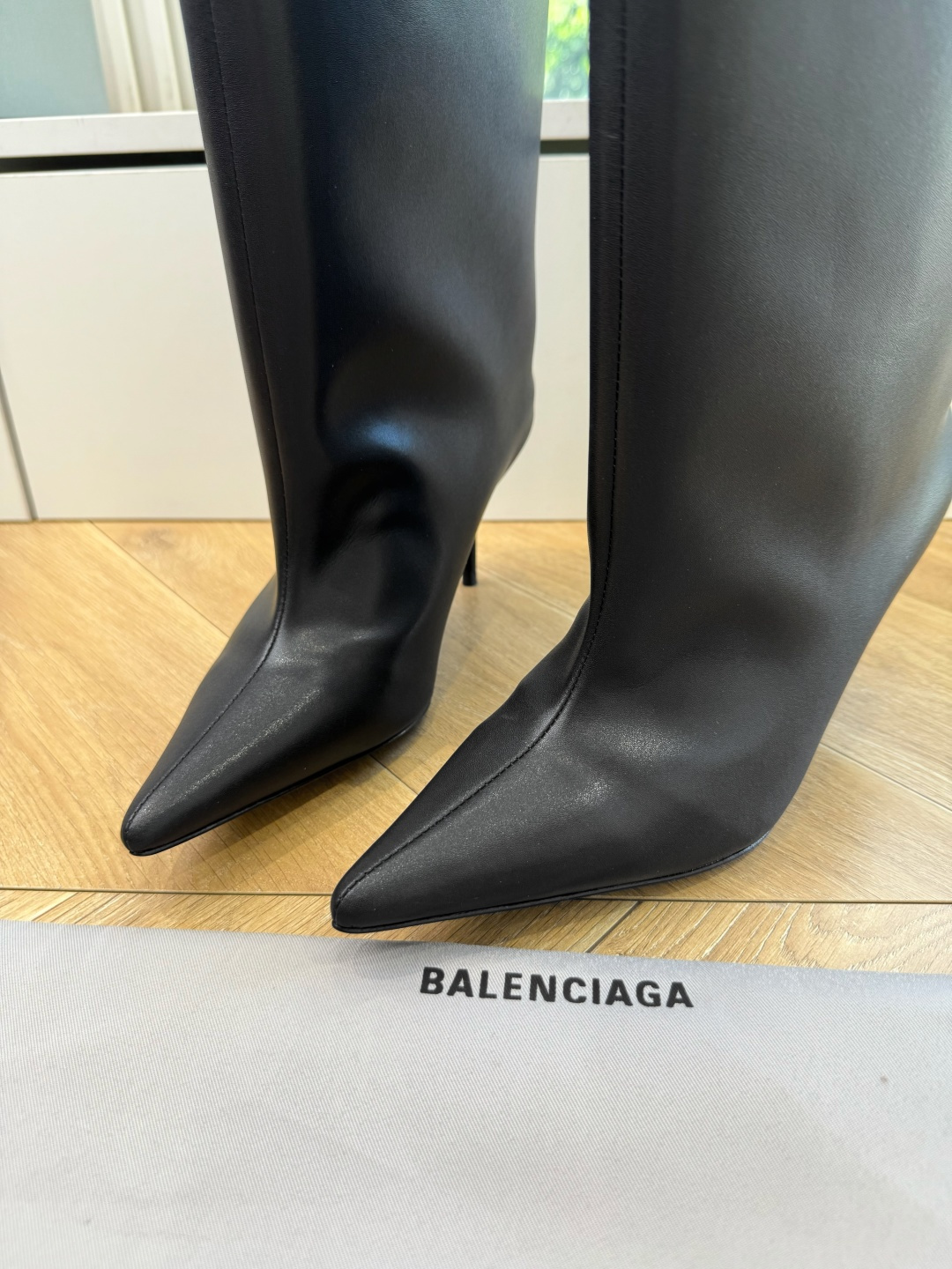 G289Balenciag*巴黎世家尖头切尔西短靴骑士靴酷飒出街,超有个性,独特翻折设计,个性又前卫,金属扣点缀,酷感十 G289Balenciag*巴黎世家尖头切尔西短靴骑士靴酷飒出街,超有个性,独特翻折设计,个性又前卫,金属扣点缀,酷感十